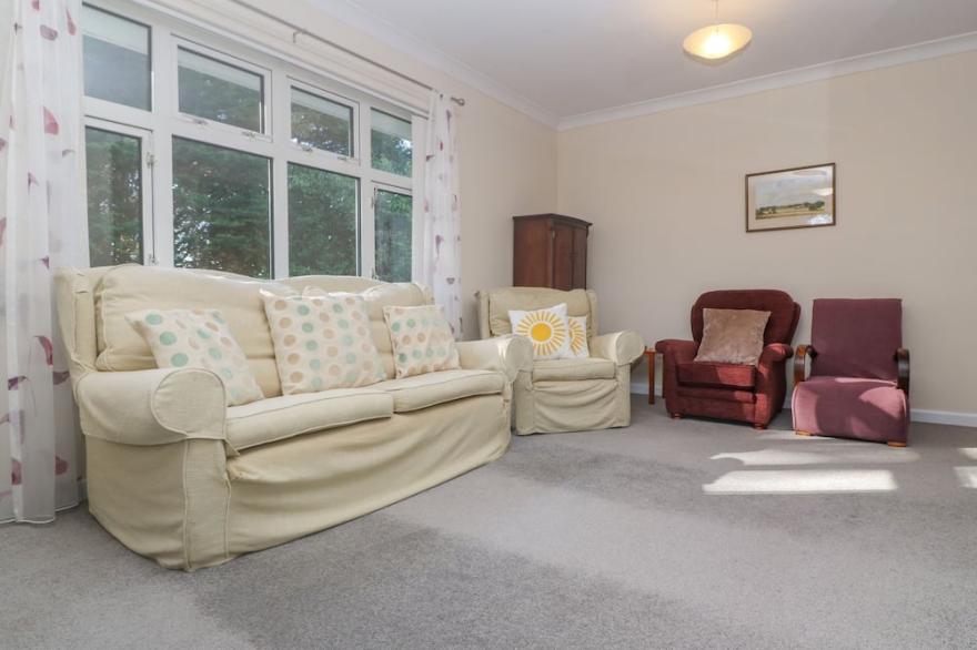YNGYWIDDEN, pet friendly, character holiday cottage in Rosudgeon