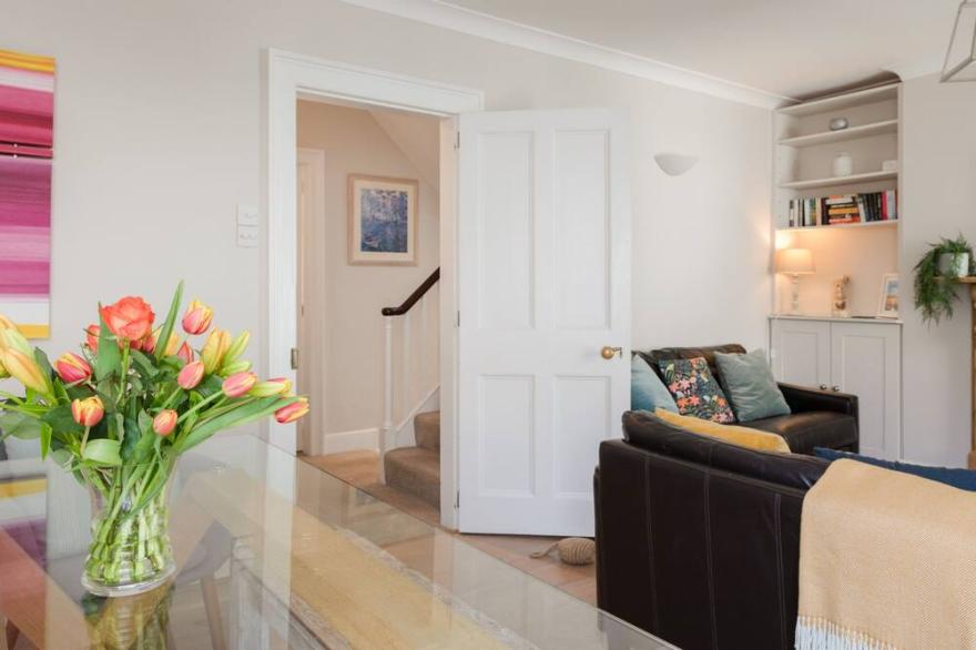 KINGS VIEW, family friendly, country holiday cottage in Salcombe