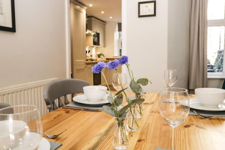 SNOWDROP COTTAGE, family friendly in Bowness-On-Windermere