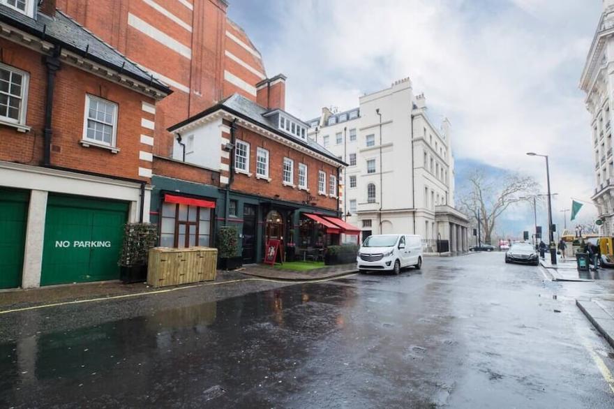 Elegant 1 bed in Mayfair, next to Hyde Park