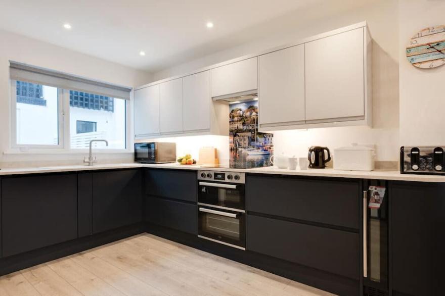 Ferry View - Two Bedroom House, Sleeps 6