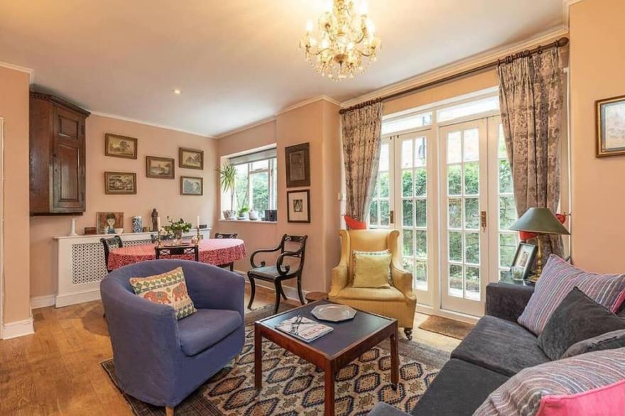 2 Bed Flat with Garden next to Battersea Park!