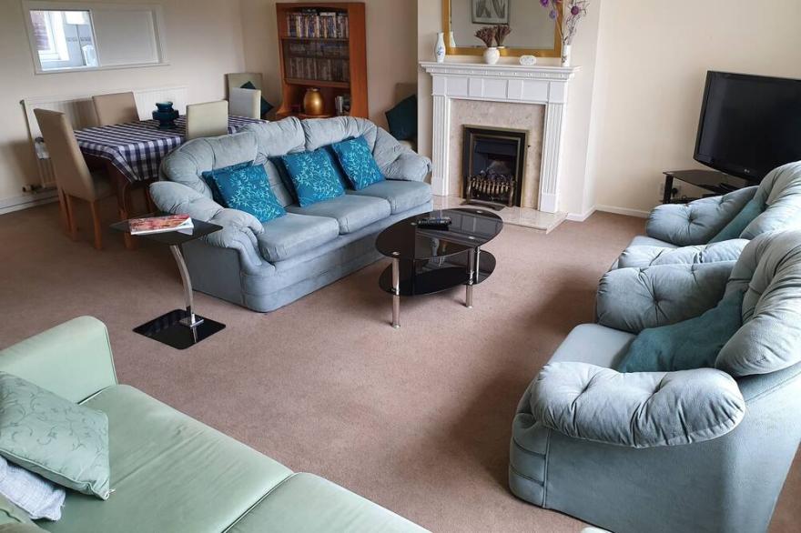 Overlooking Pittville Park with 3 bedrooms 2 bathrooms for up to 5 people
