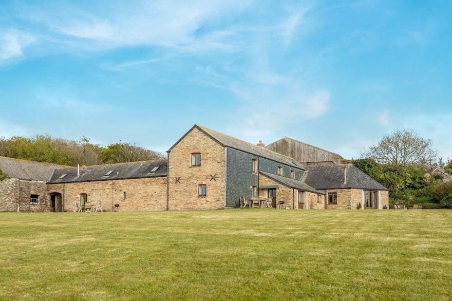 Luxury 3 bedroom renovated barn, sleeping 6 near Padstow