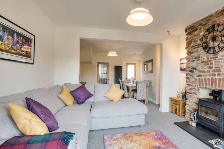 Number 2 Townstal - Two Bedroom House, Sleeps 4