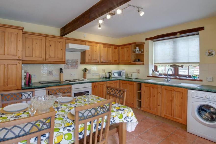 Willows Cottage - Two Bedroom House, Sleeps 4