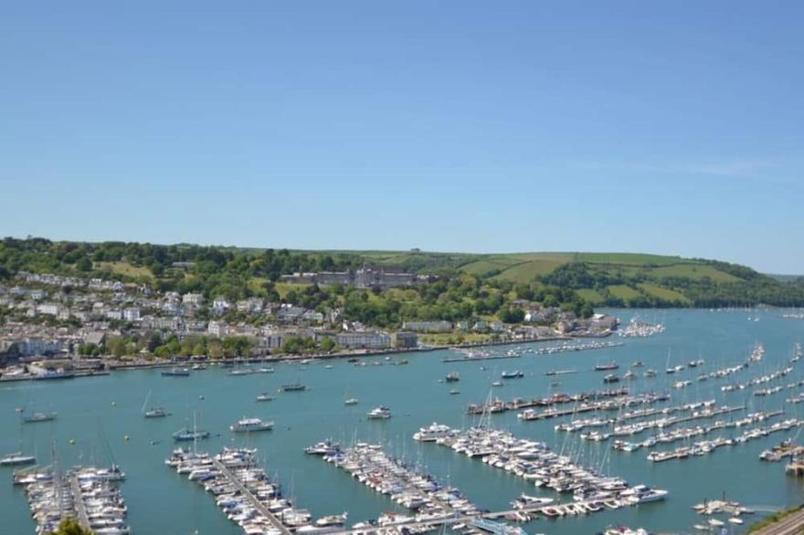 4 Thurlestone Court - Two Bedroom Apartment, Sleeps 4