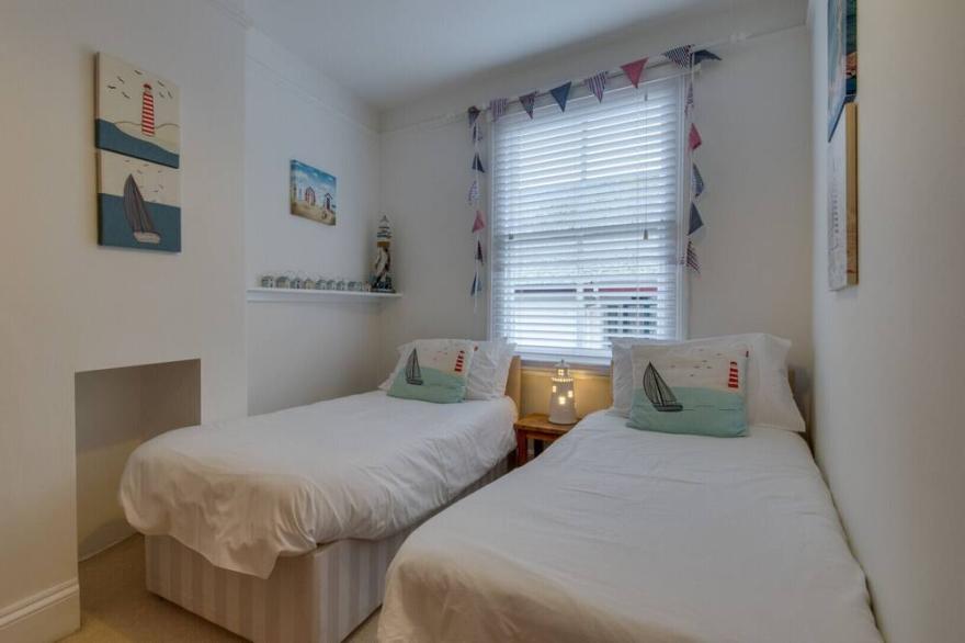 Helm Cottage - Two Bedroom House, Sleeps 4