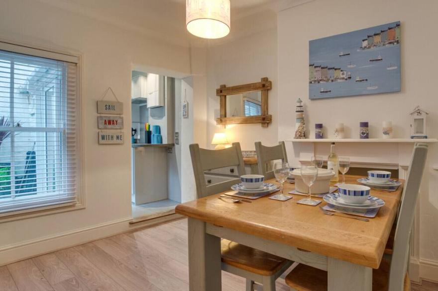 Helm Cottage - Two Bedroom House, Sleeps 4