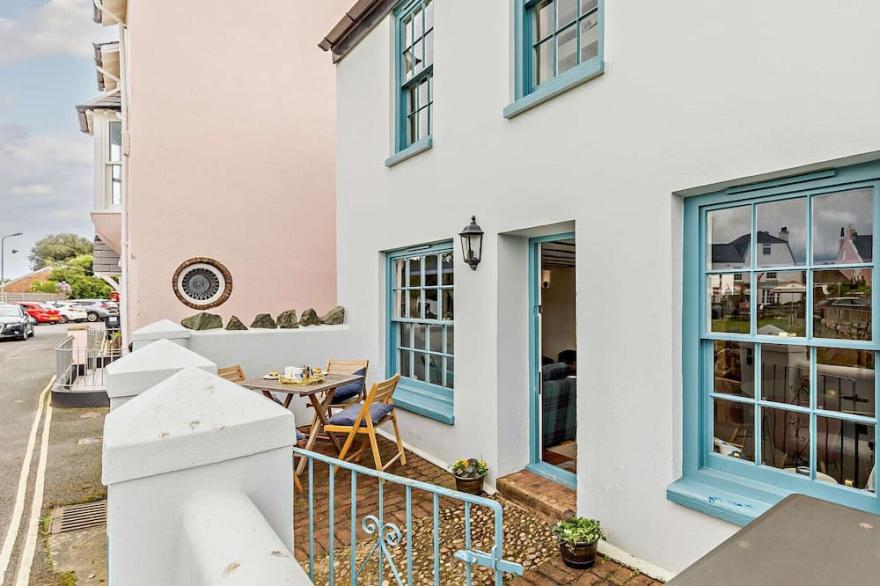 No. 5 The Green - Three Bedroom House, Sleeps 5