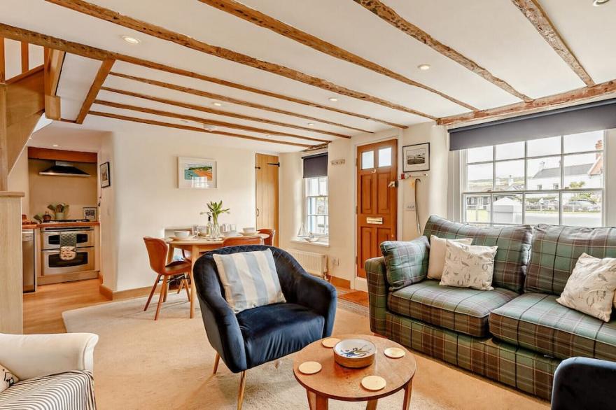 No. 5 The Green - Three Bedroom House, Sleeps 5