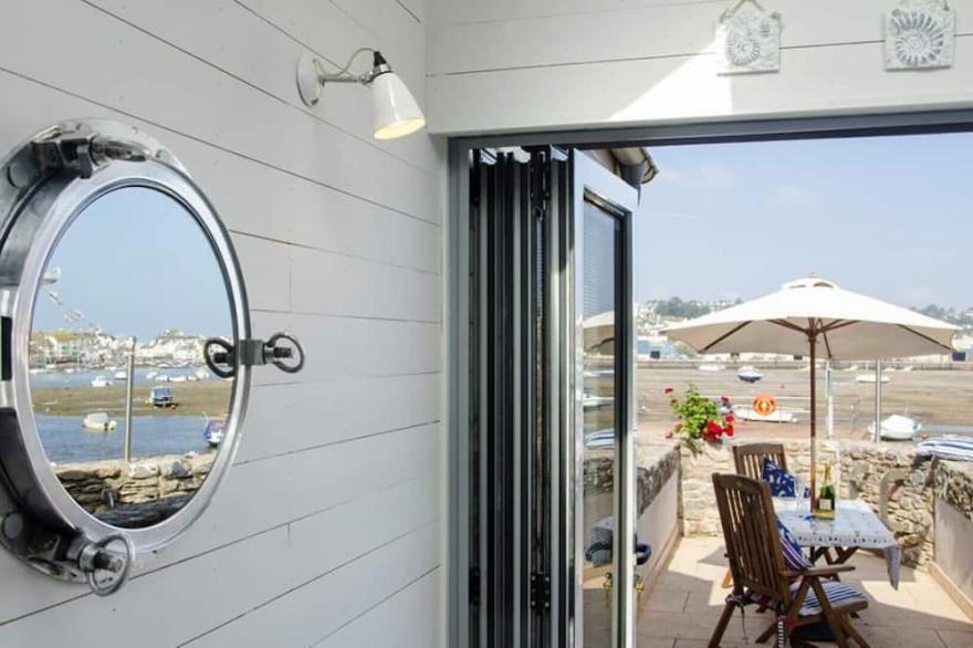 Shaldon Beach Hut 2 - One Bedroom House, Sleeps 4