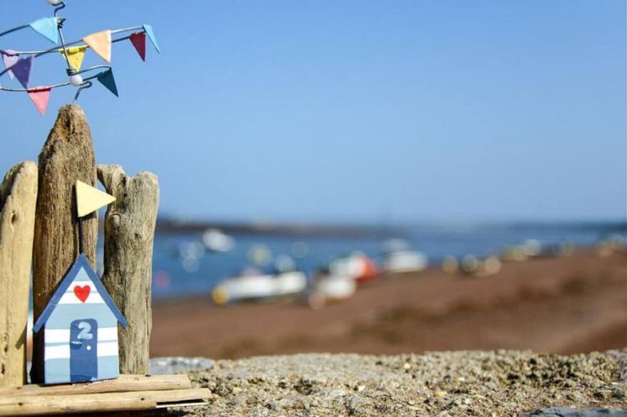 Shaldon Beach Hut 2 - One Bedroom House, Sleeps 4