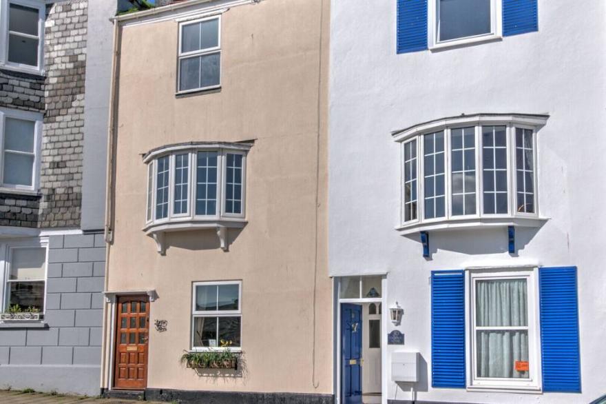 Ferry View - Three Bedroom House, Sleeps 6