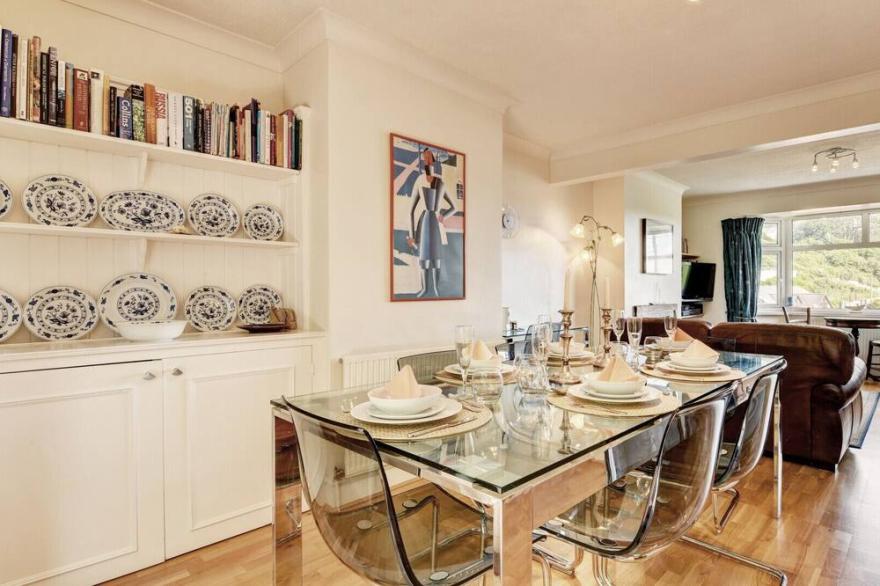 Fairview - Four Bedroom House, Sleeps 7