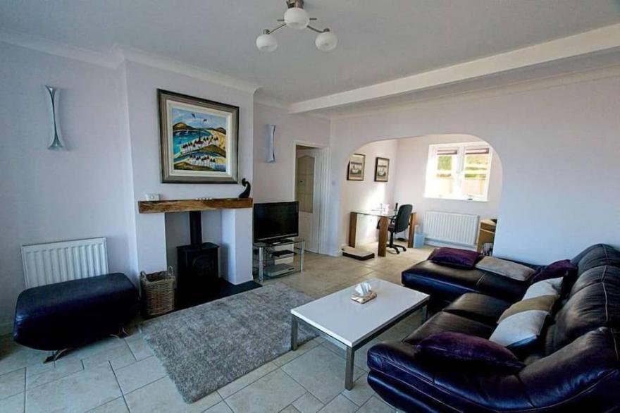 Beautiful 3 bedroom cottage on Woolacombe seafront with fantastic views!