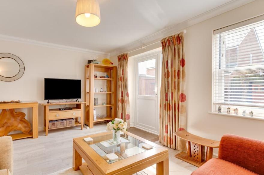 Tucked Away Cottage - Two Bedroom House, Sleeps 4