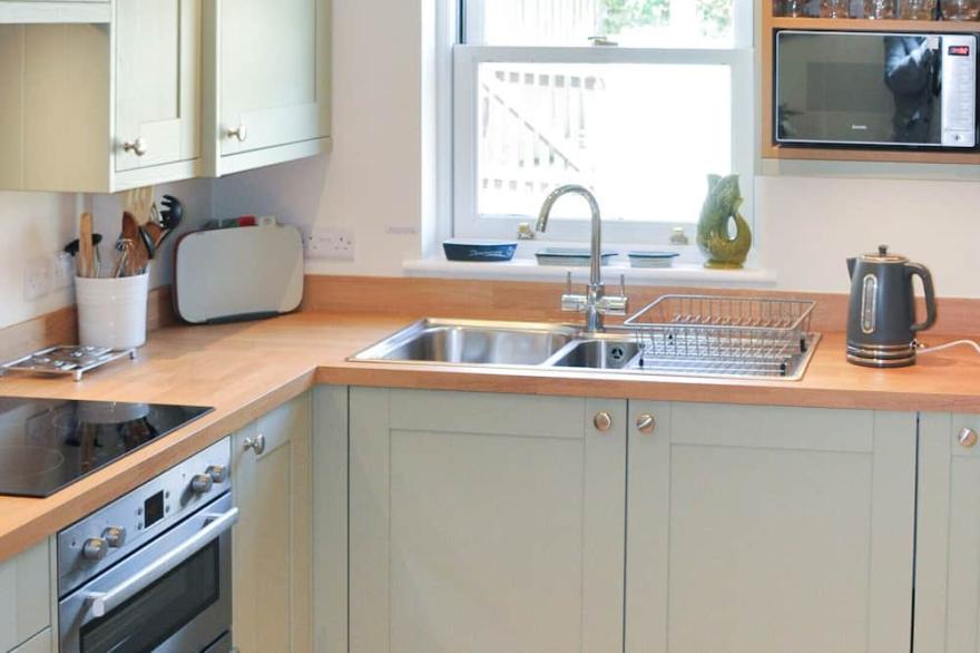 Tucked Away Cottage - Two Bedroom House, Sleeps 4
