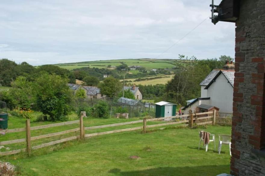 Cosy countryside cottage  10 mins drive from beach and amenities.