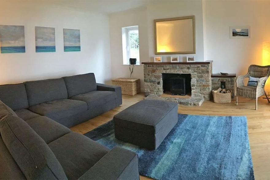 Amazing 3 bed cottage on Esplanade close to village and opposite main beach with fab views and garde