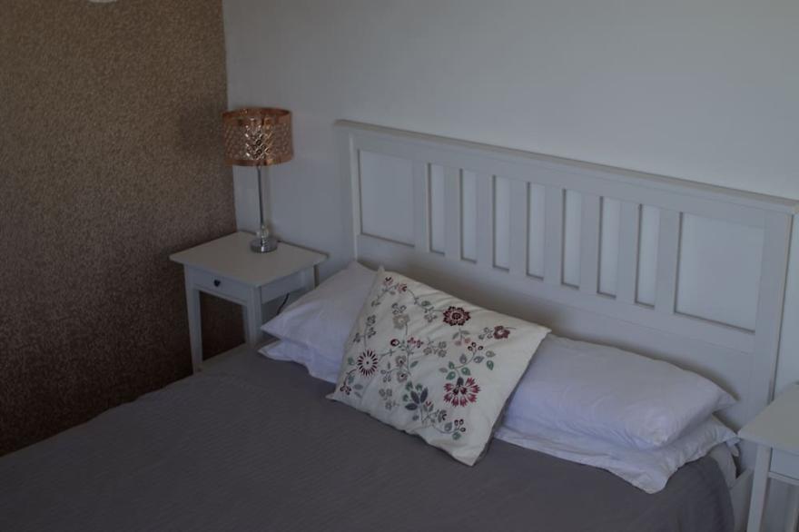 Surfers Retreat with Incredible Sea Views and 2 minute walk to the beach