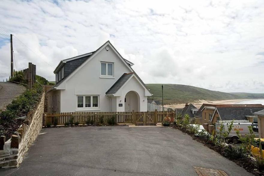 Fabulous  dog friendly 3 bed cottage with beautiful seaviews and outside space