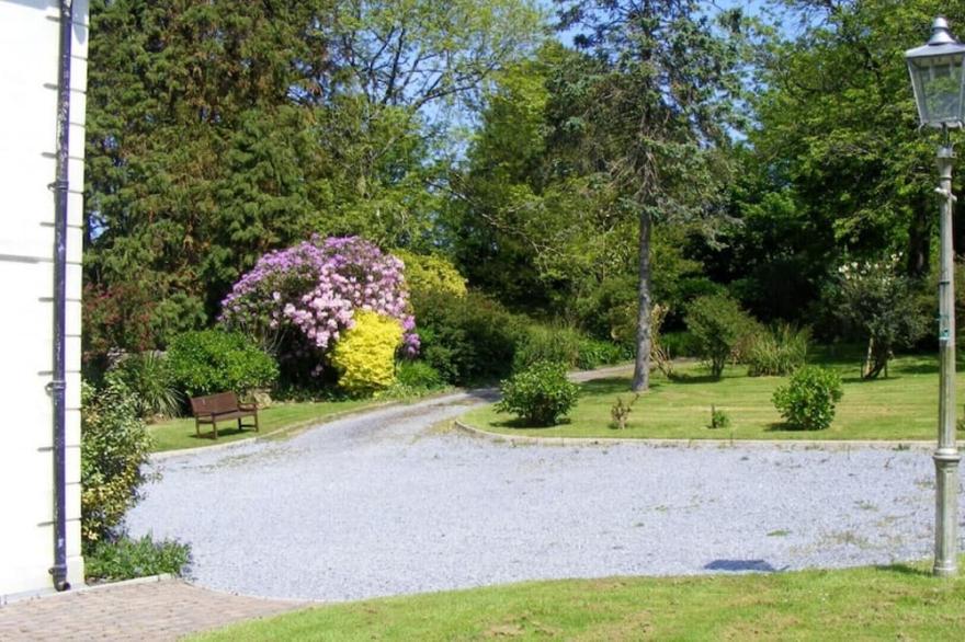 Buckland House - Seven Bedroom House, Sleeps 14