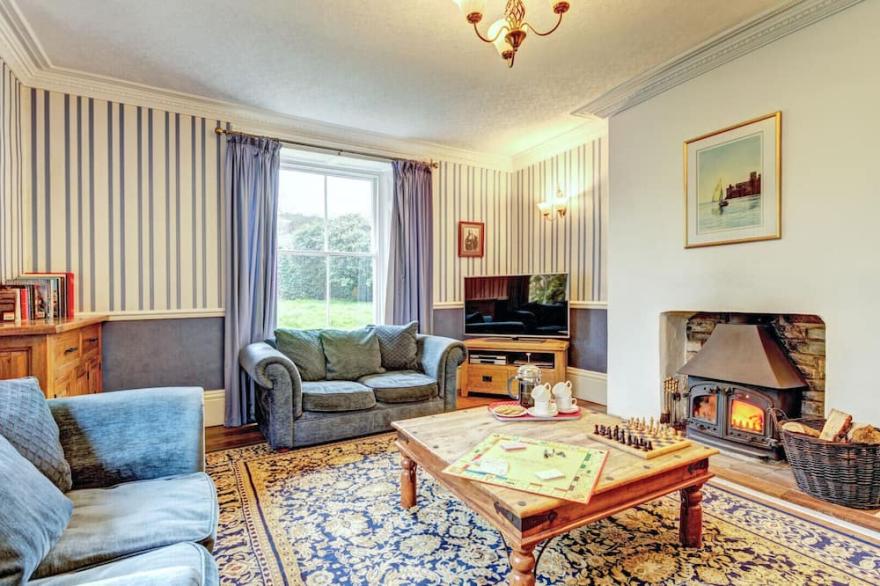 Buckland House - Seven Bedroom House, Sleeps 14