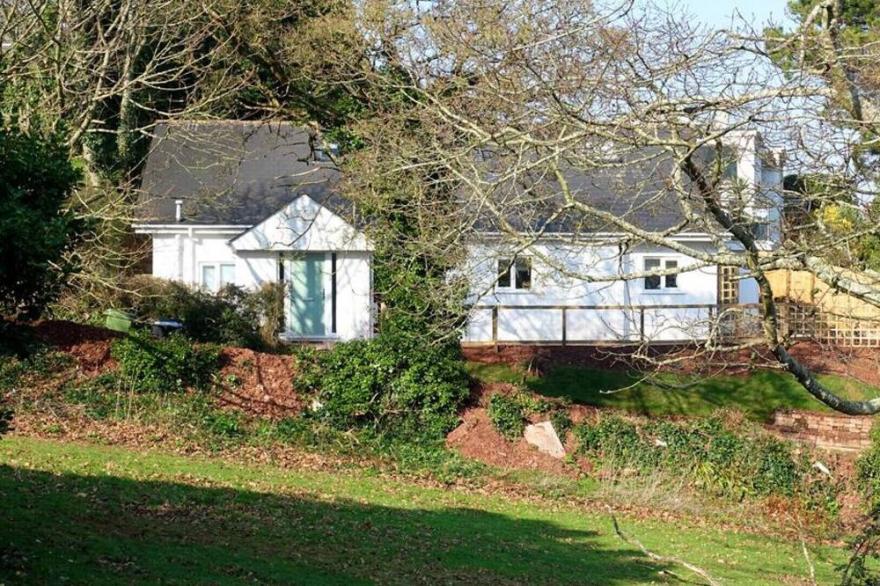 Ness Dene House - Four Bedroom House, Sleeps 8