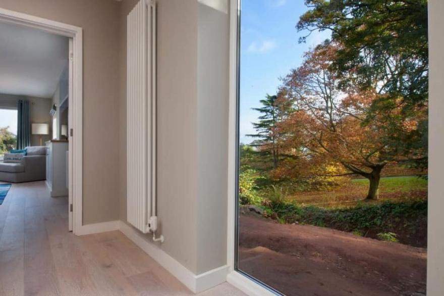 Ness Dene House - Four Bedroom House, Sleeps 8