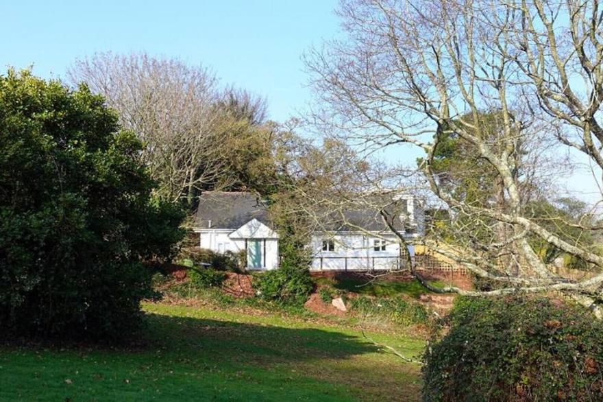 Ness Dene House - Four Bedroom House, Sleeps 8