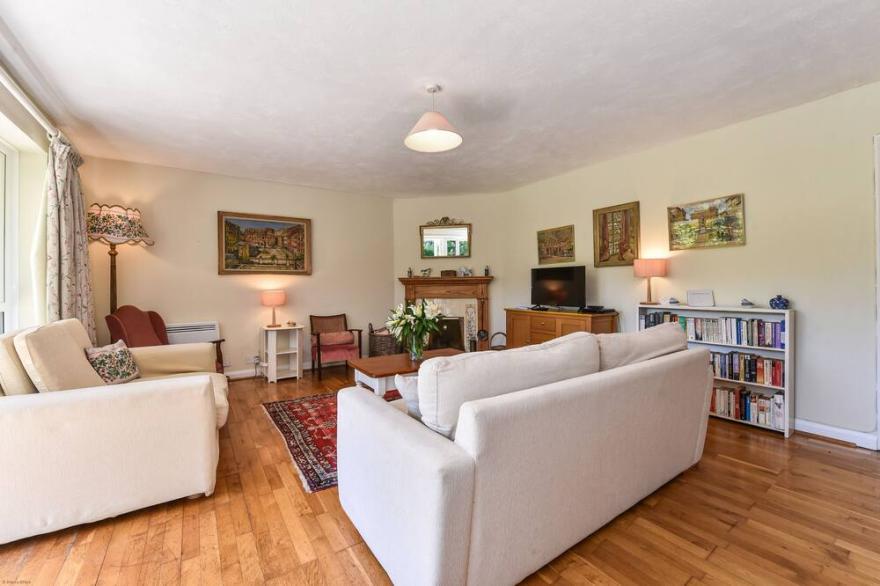 Bell Meadow - cottage with private pool, sleeps 7 guests (maximum 6 adults) in 3 bedrooms