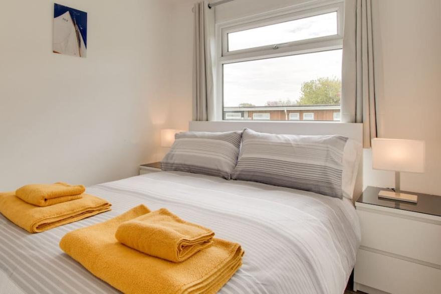 No. 2 The Poop Deck - Two Bedroom House, Sleeps 4
