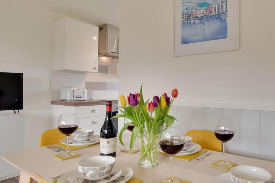 No. 2 The Poop Deck - Two Bedroom House, Sleeps 4