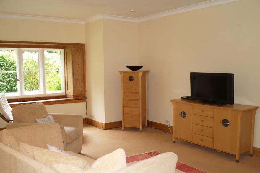 Spacious Period Home With Private Walled Courtyard