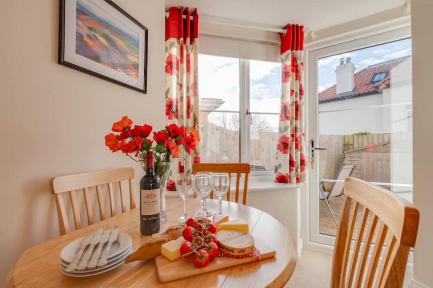 Sea Breeze - Two Bedroom House, Sleeps 4