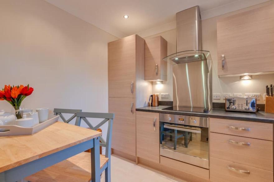 Sea Breeze - Two Bedroom House, Sleeps 4