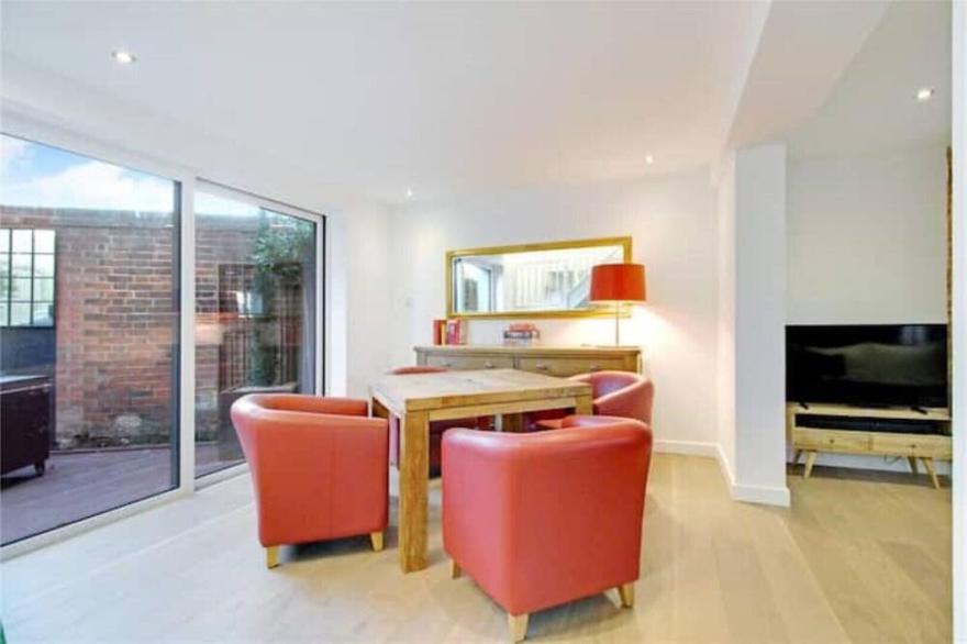 Newly Refurbished Open Plan House Close to Beach