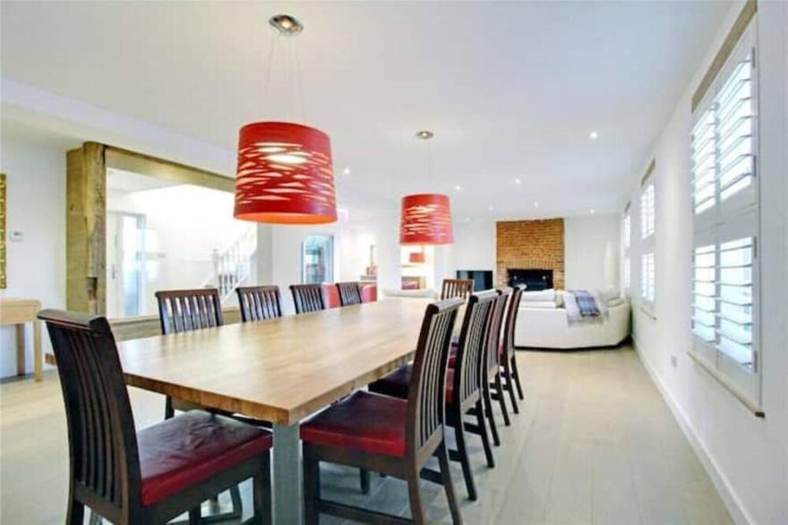 Newly Refurbished Open Plan House Close to Beach