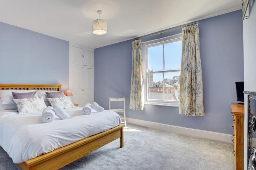 1 Northford Road - Three Bedroom House, Sleeps 5
