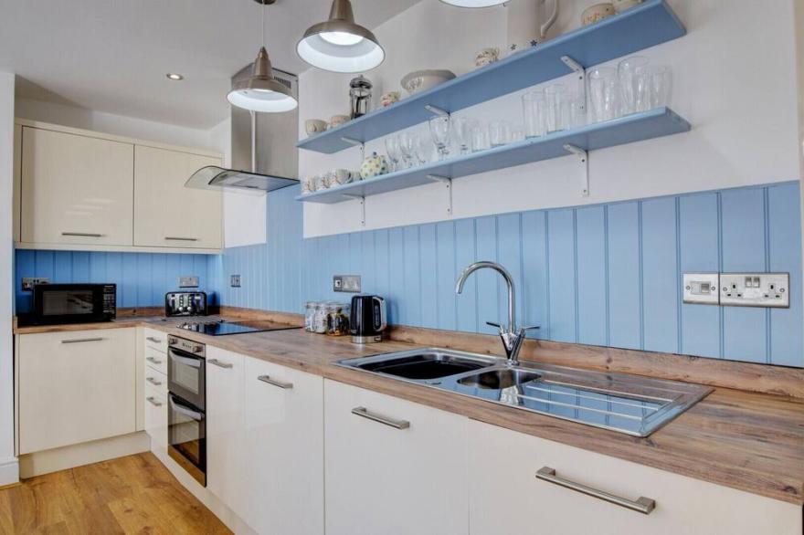 1 Northford Road - Three Bedroom House, Sleeps 5