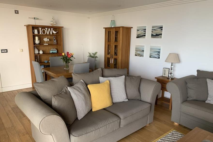 5* Luxury Apartment - 2 Bedrooms And 2 Bathrooms with amazing Solent views.