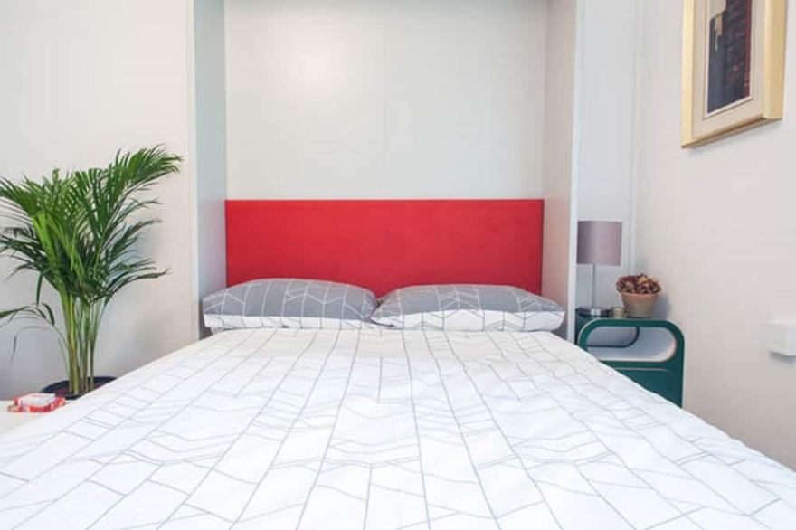 Perfect location!  Next to Columbia Rd, Shoreditch