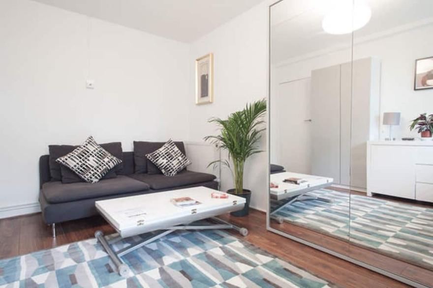 Perfect location!  Next to Columbia Rd, Shoreditch