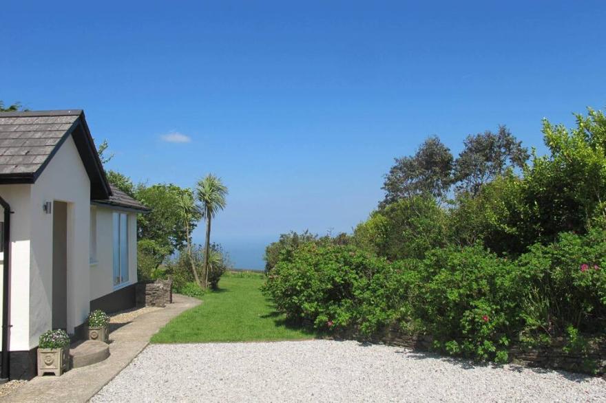 Coastal Path Cottage  With Stunning Sea Views and very dog friendly in Devon