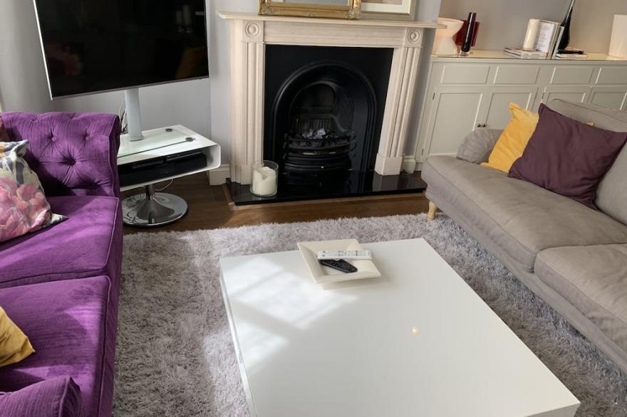 Stylish, Three Bed Property, Quiet Location, Great Access To Central London