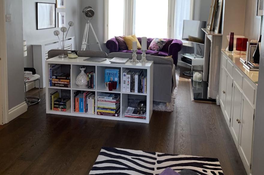 Stylish, Three Bed Property, Quiet Location, Great Access To Central London