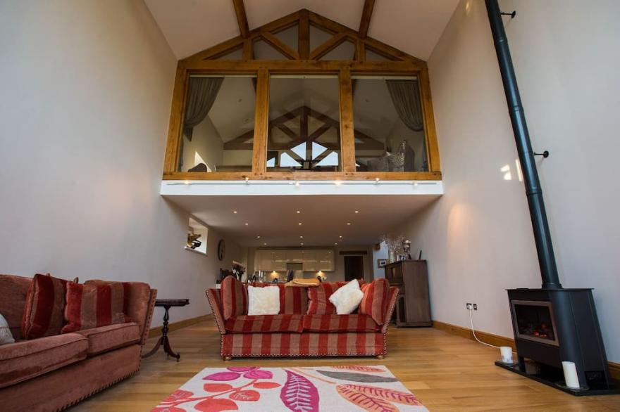 Beautiful Barn With Outstanding Views And High Quality Facilities