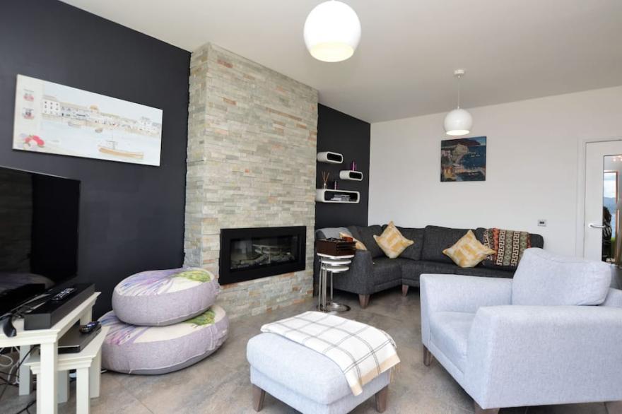 Tigh Na Cladach, new Summer 2019, sea front location, pet friendly