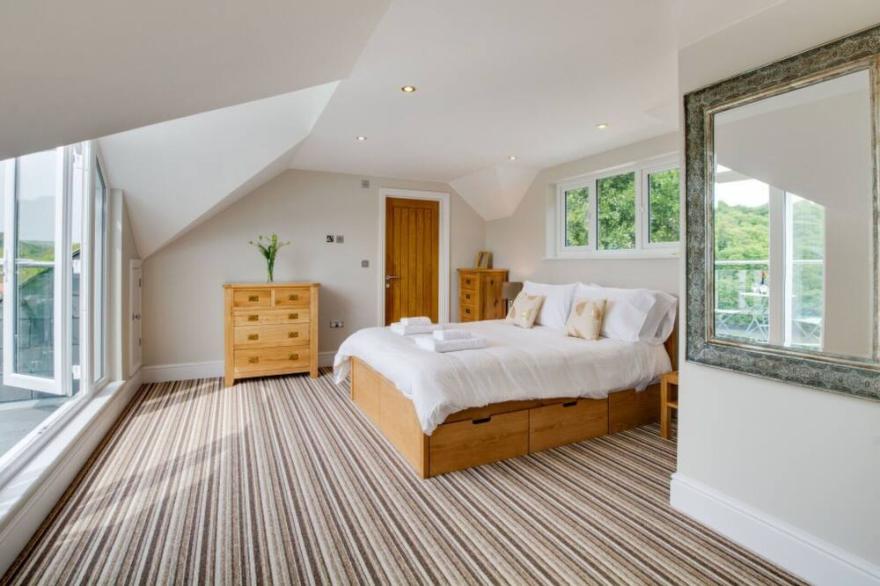Stunning private villa for 6 guests with WIFI, TV, patio, panoramic view and parking